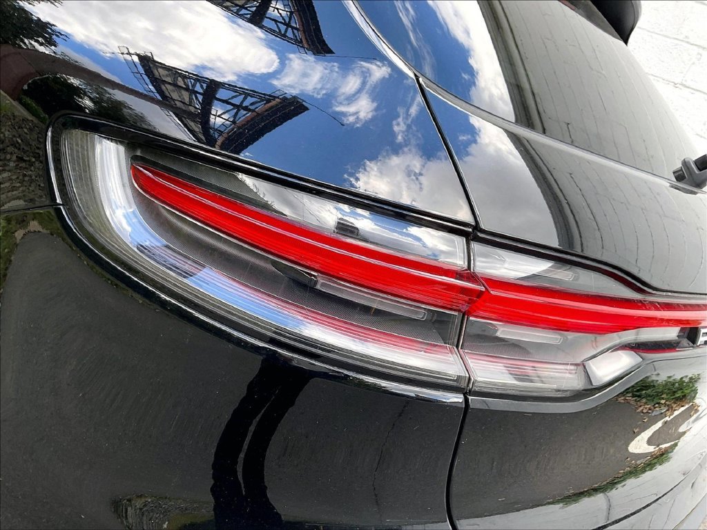 Certified 2023 Porsche Macan AWD/4WD image 31