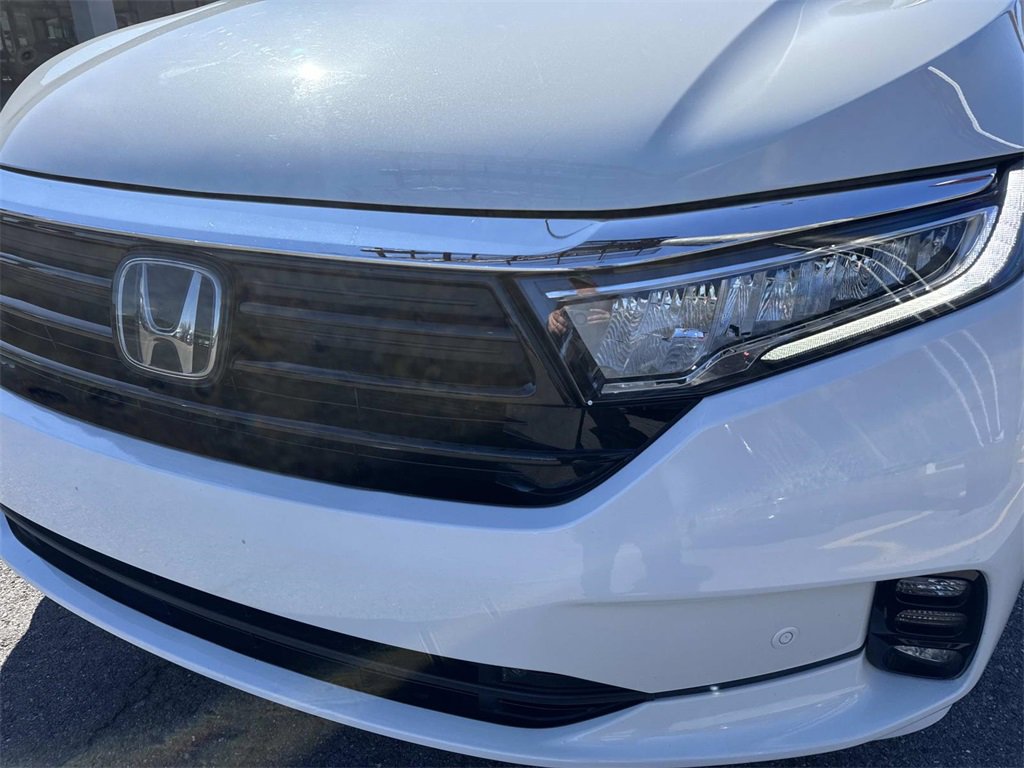 Used 2023 Honda Odyssey Touring image 3
