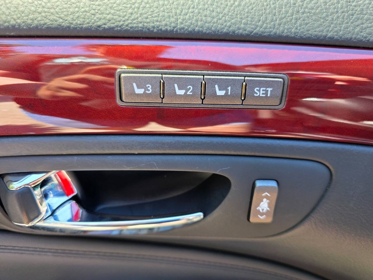 Used 2010 Lexus LS 460 RWD image 10