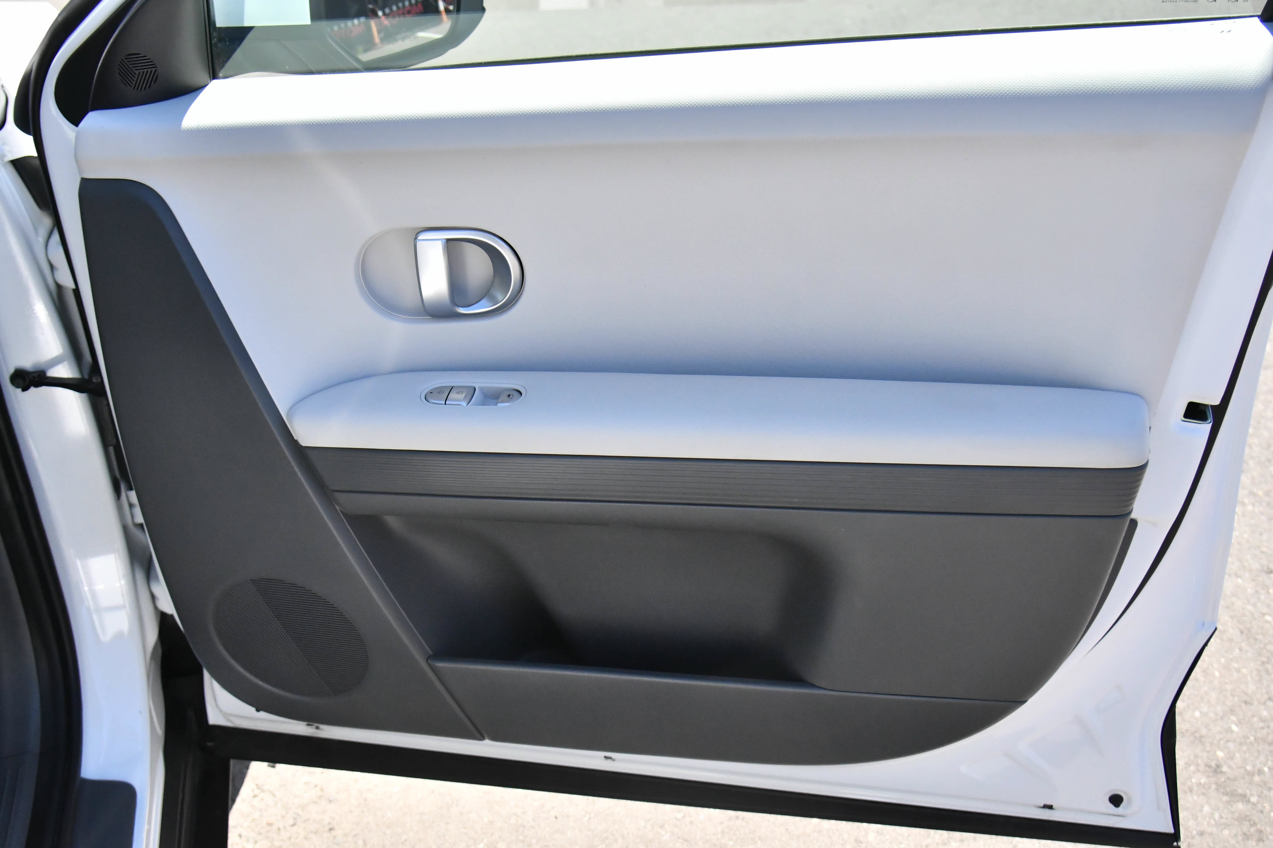 Used 2024 Hyundai Ioniq 5 SE RWD image 45