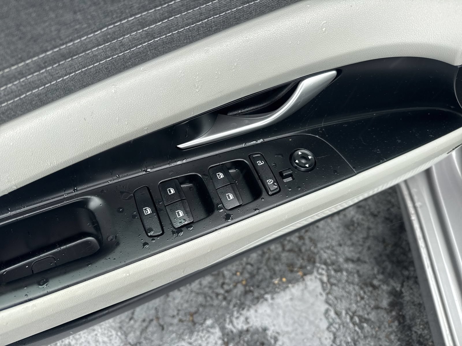 Used 2024 Hyundai Elantra Limited FWD image 16