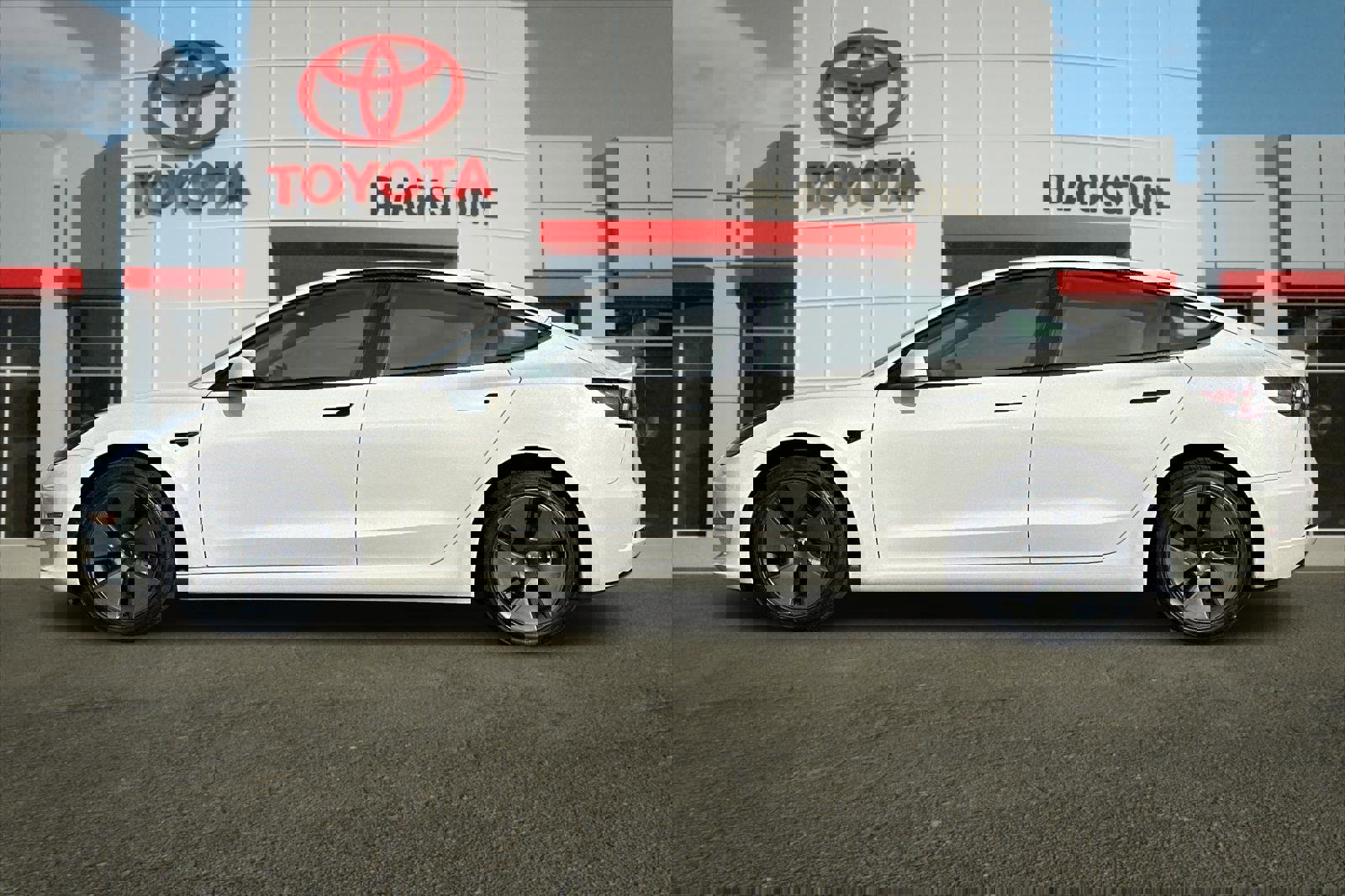 Used 2023 Tesla Model 3 Standard Range image 6