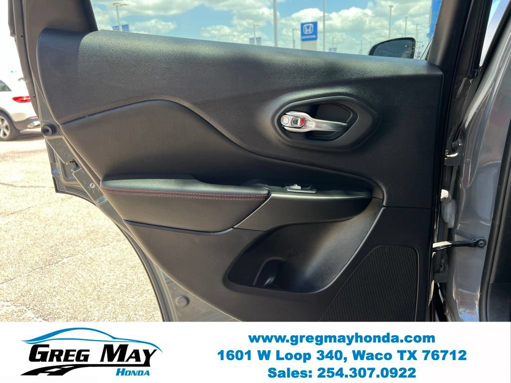 Used 2022 Jeep Cherokee Trailhawk w/ Premium Leather Package AWD/4WD image 18