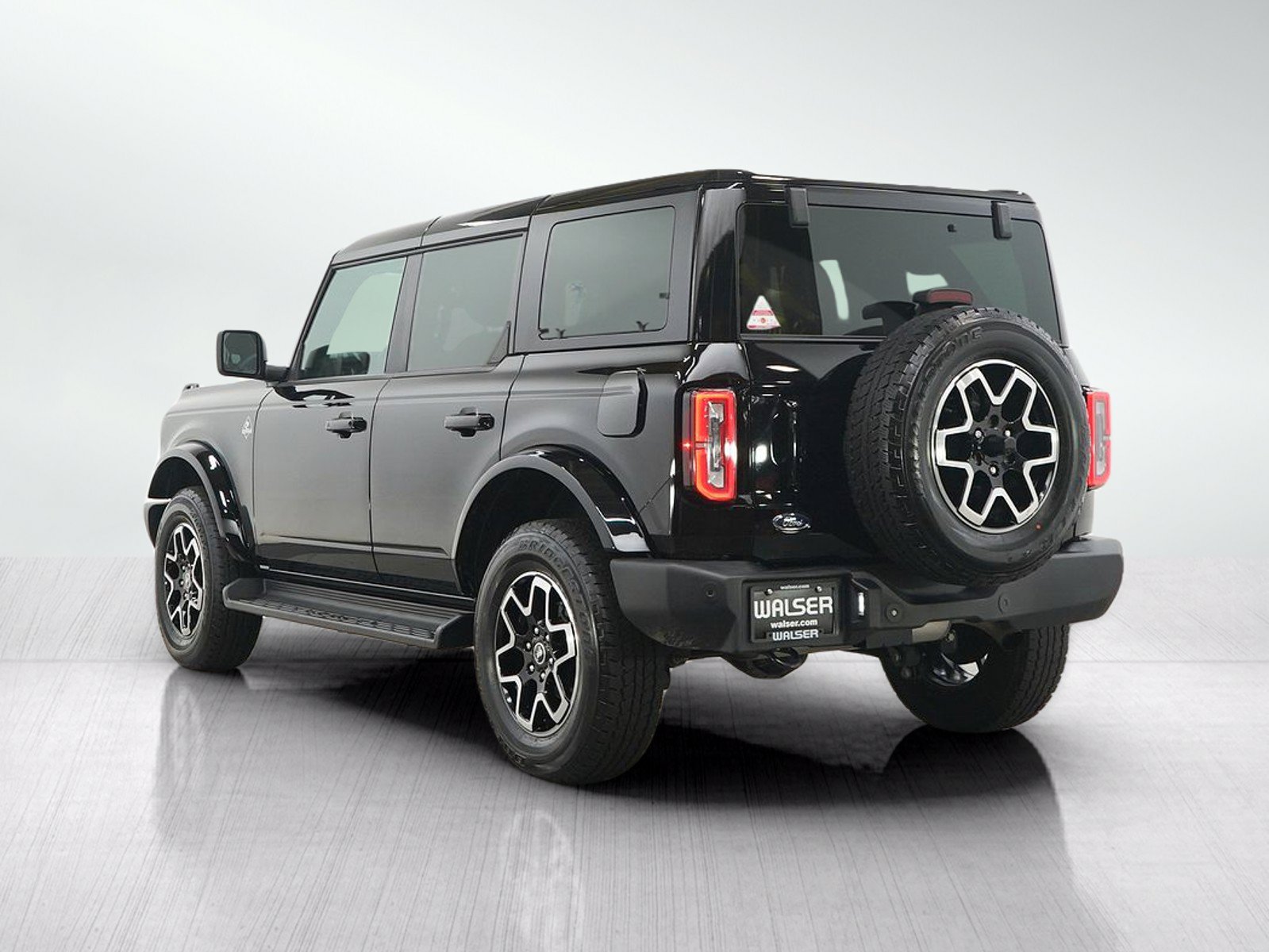 Used 2025 Ford Bronco Outer Banks AWD/4WD image 3