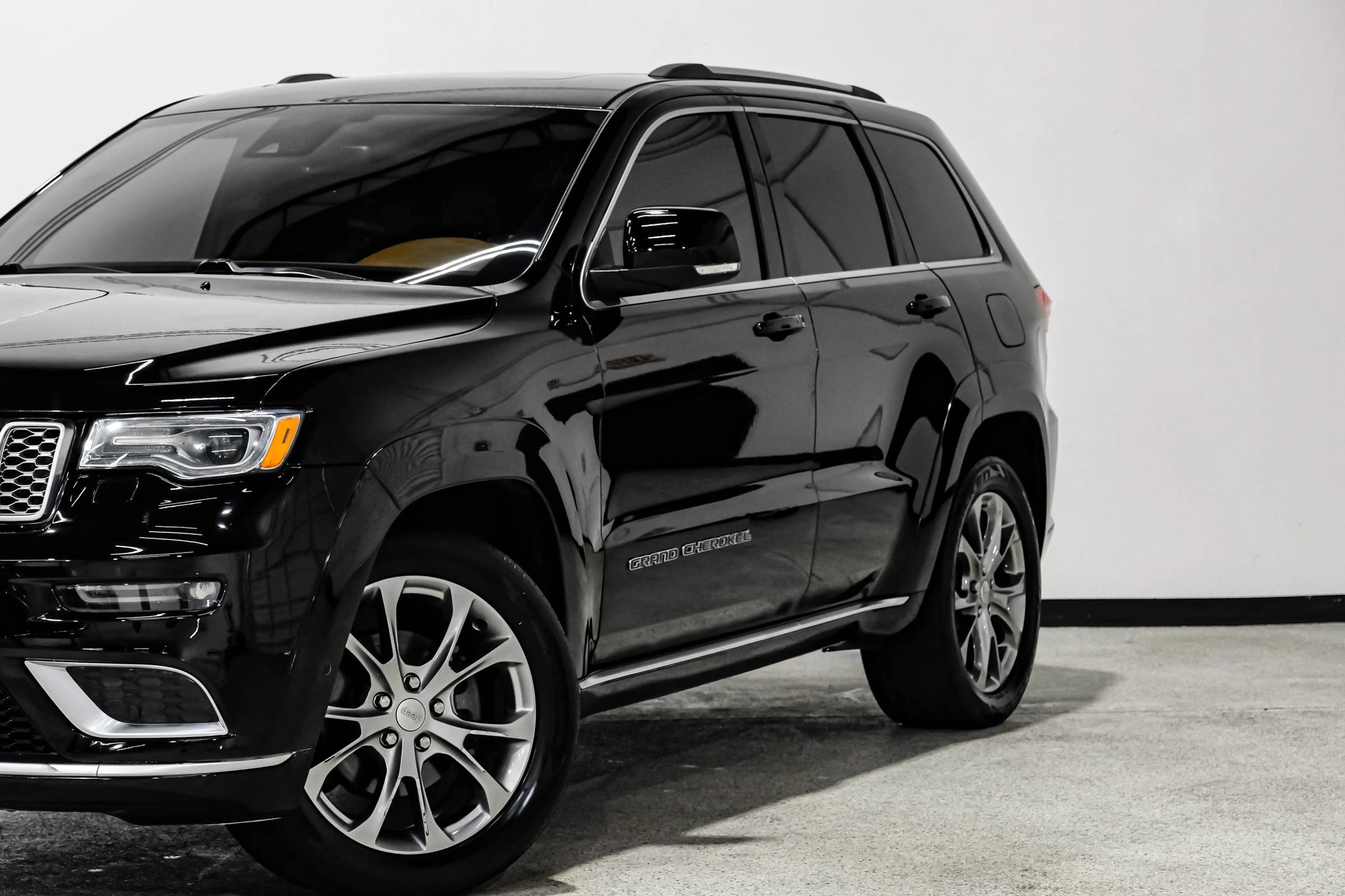 Used 2019 Jeep Grand Cherokee Summit w/ Platinum Series Group AWD/4WD image 11