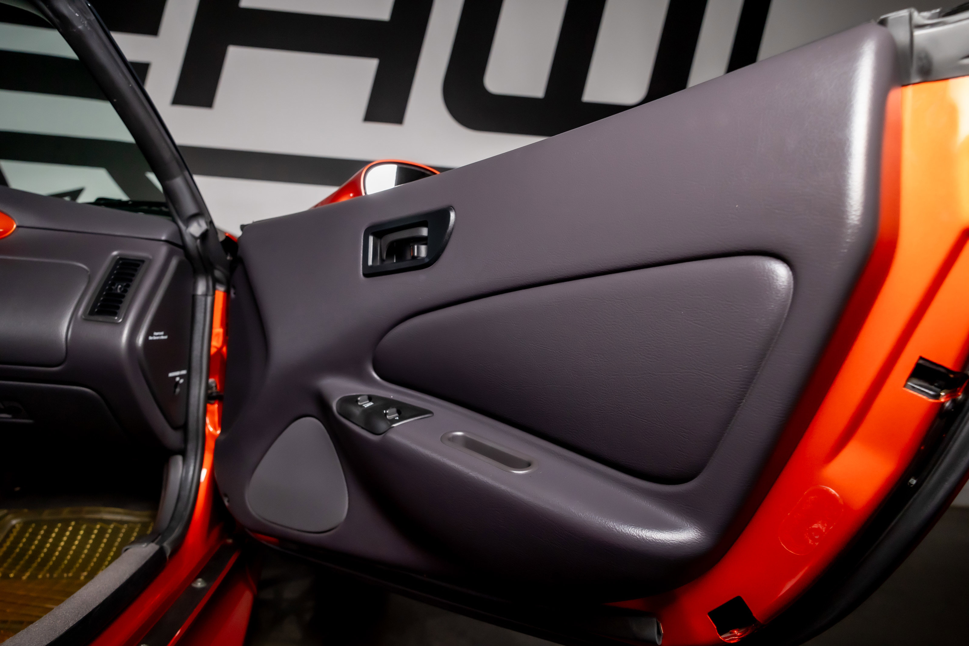 Used 2001 Chrysler Prowler image 35