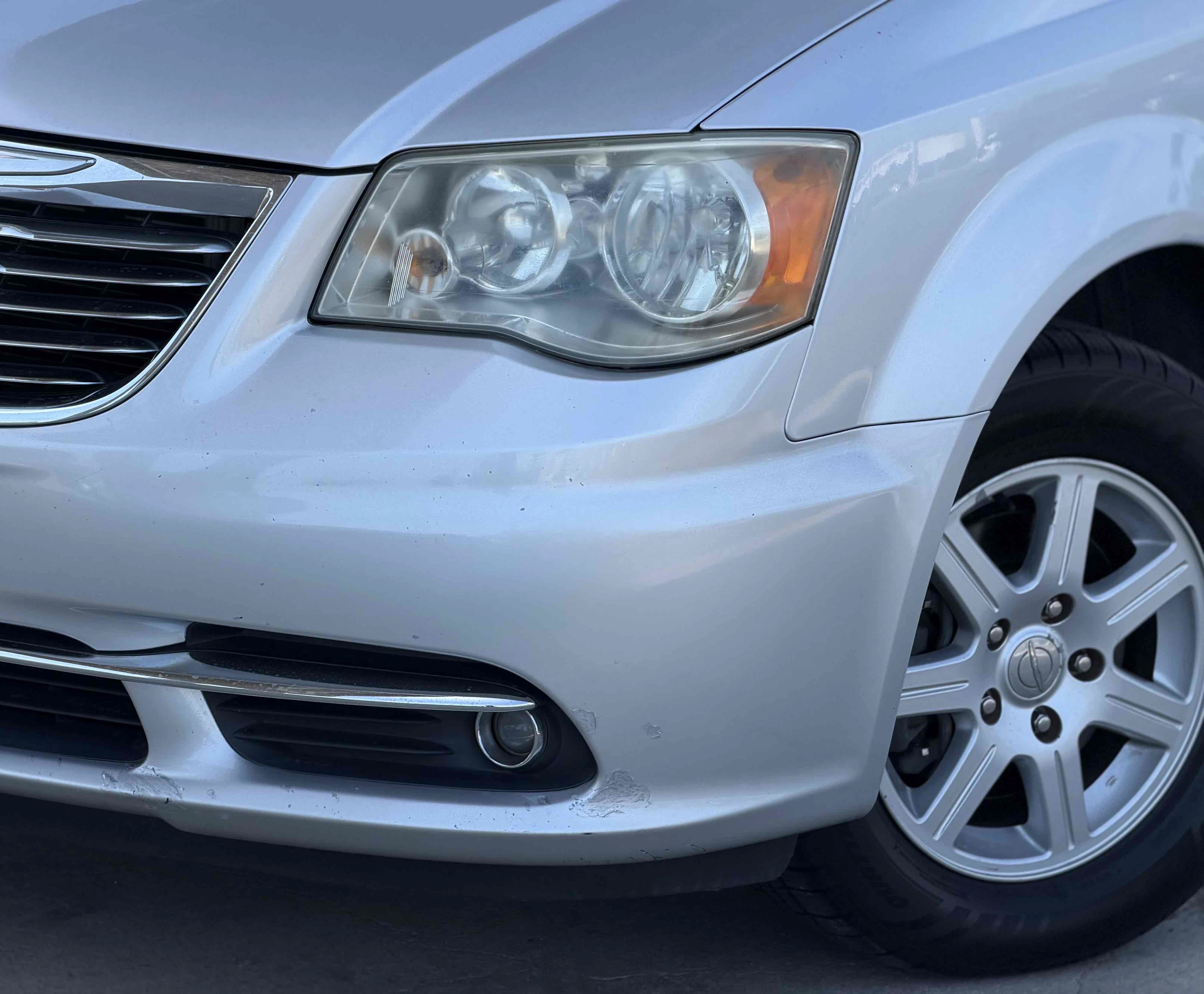 Used 2011 Chrysler Town & Country Touring-L w/ Entertainment Group #2 FWD image 14