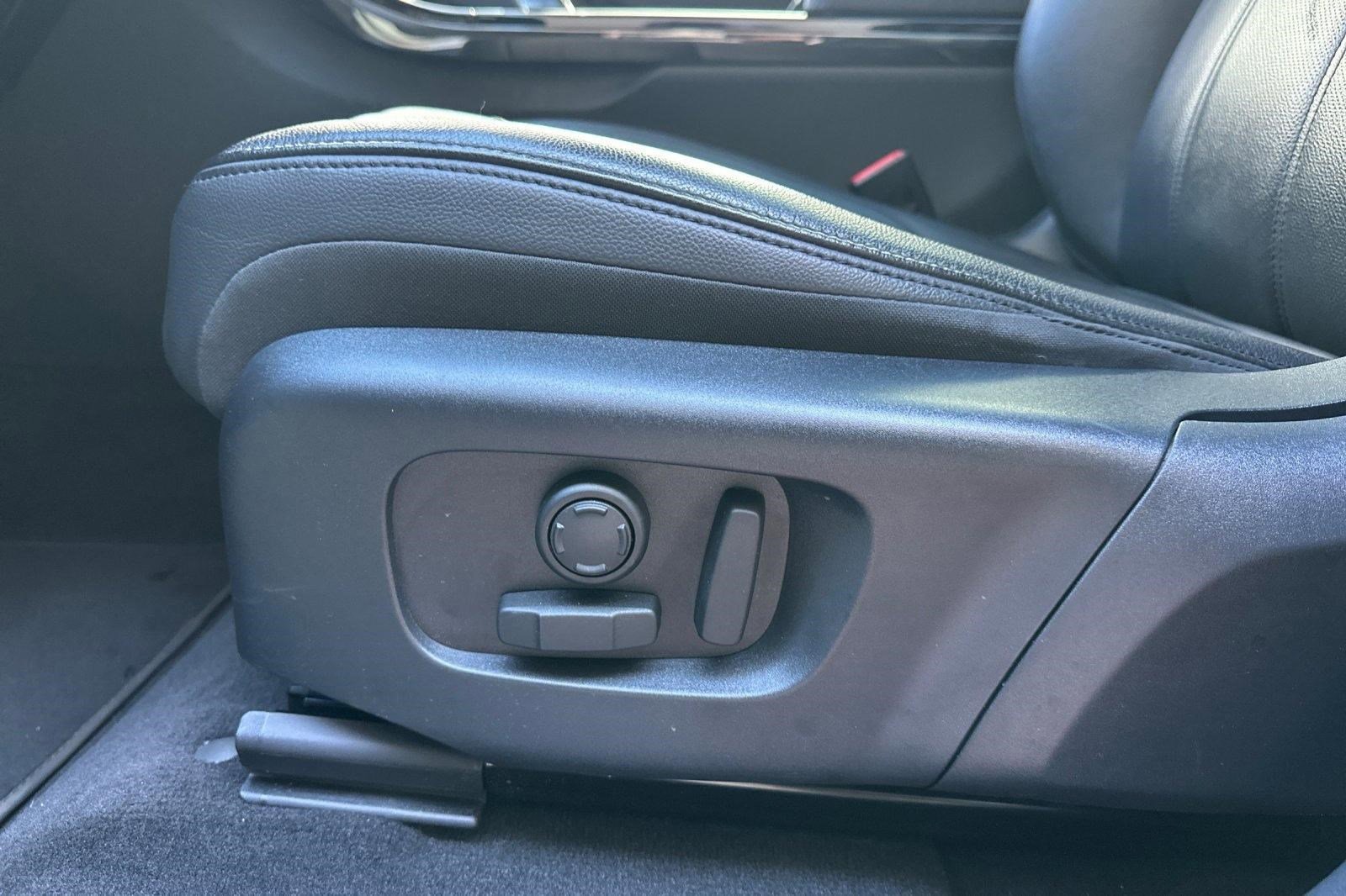 Certified 2024 Land Rover Range Rover Evoque Dynamic SE image 17