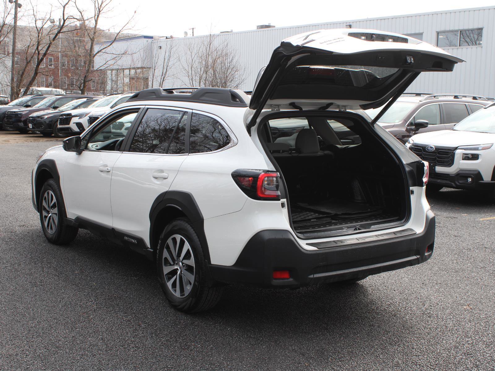 Used 2023 Subaru Outback Premium AWD/4WD image 7