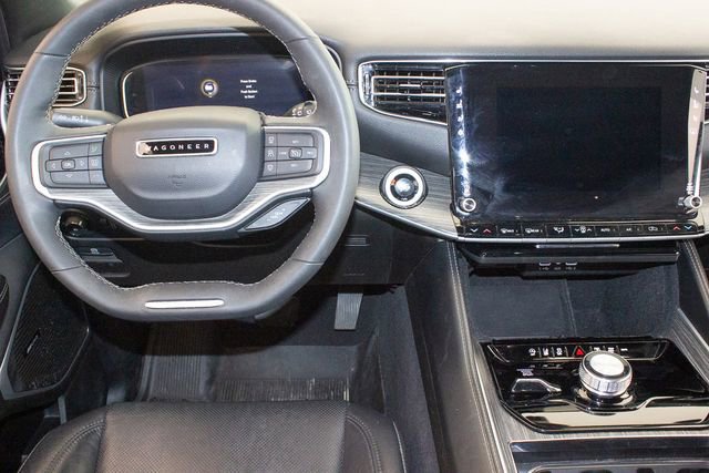 Used 2024 Jeep Wagoneer L Series II w/ Flexible Seating Group image 17