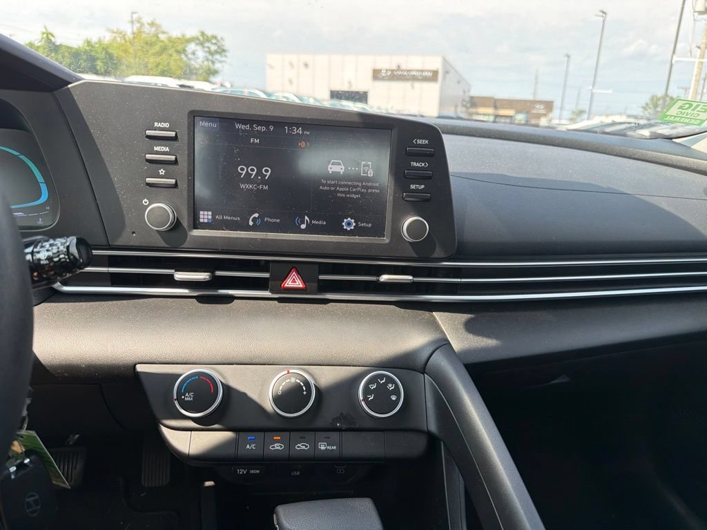 Certified 2025 Hyundai Elantra SE FWD image 19