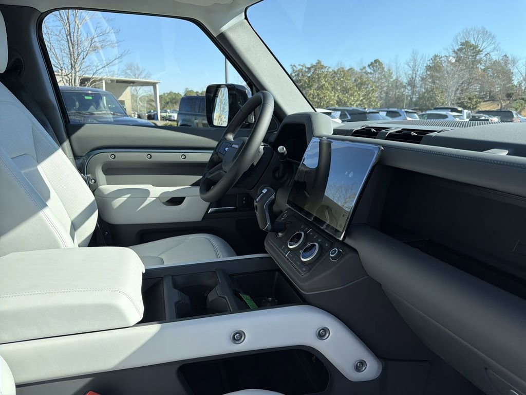 New 2026 Land Rover Defender 110 X-Dynamic SE AWD/4WD image 19