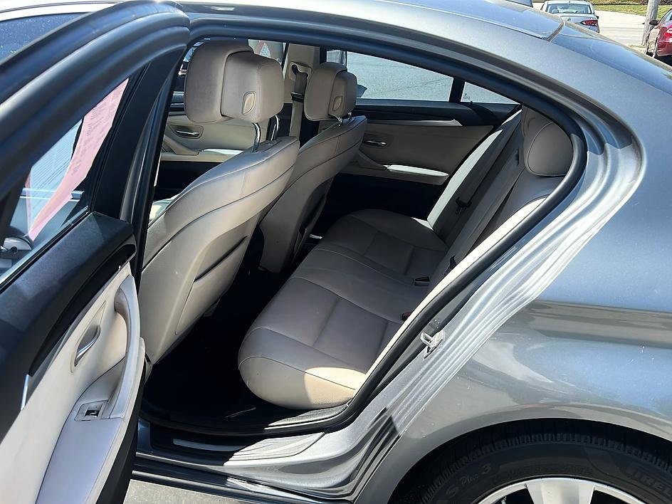 Used 2011 BMW 528i Sedan RWD image 16