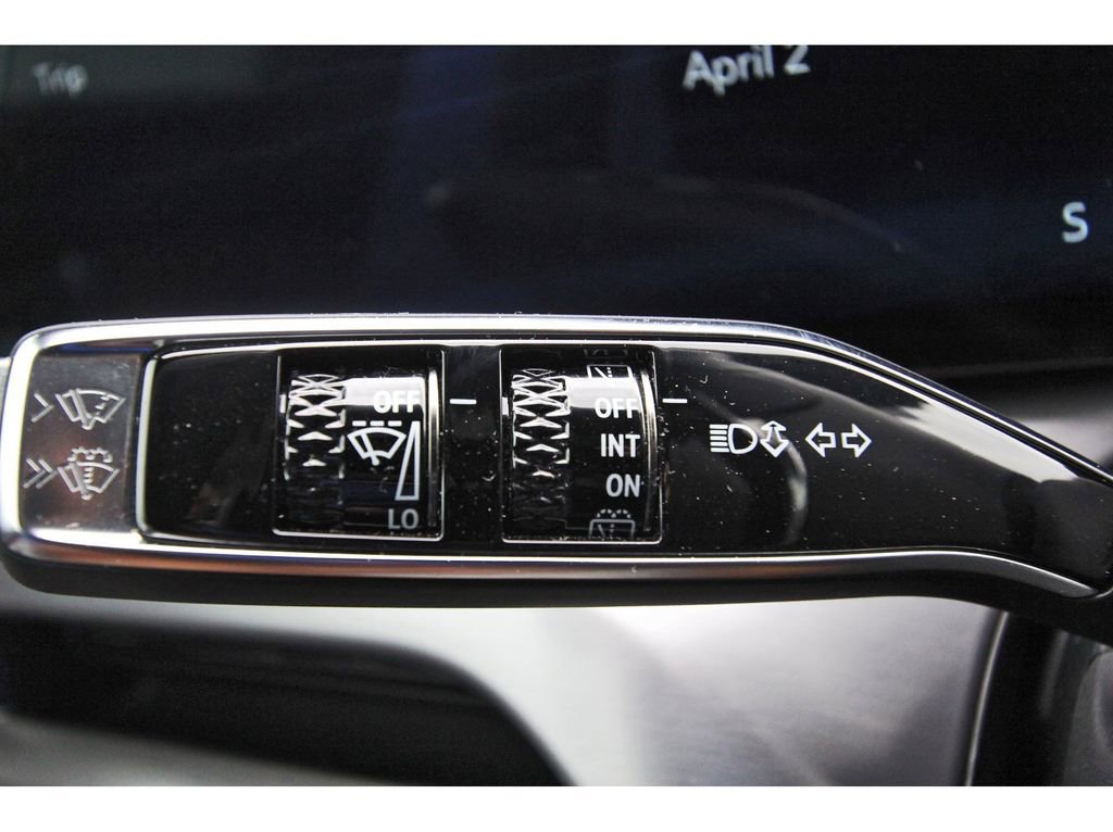 Certified 2026 Cadillac Vistiq Luxury image 18