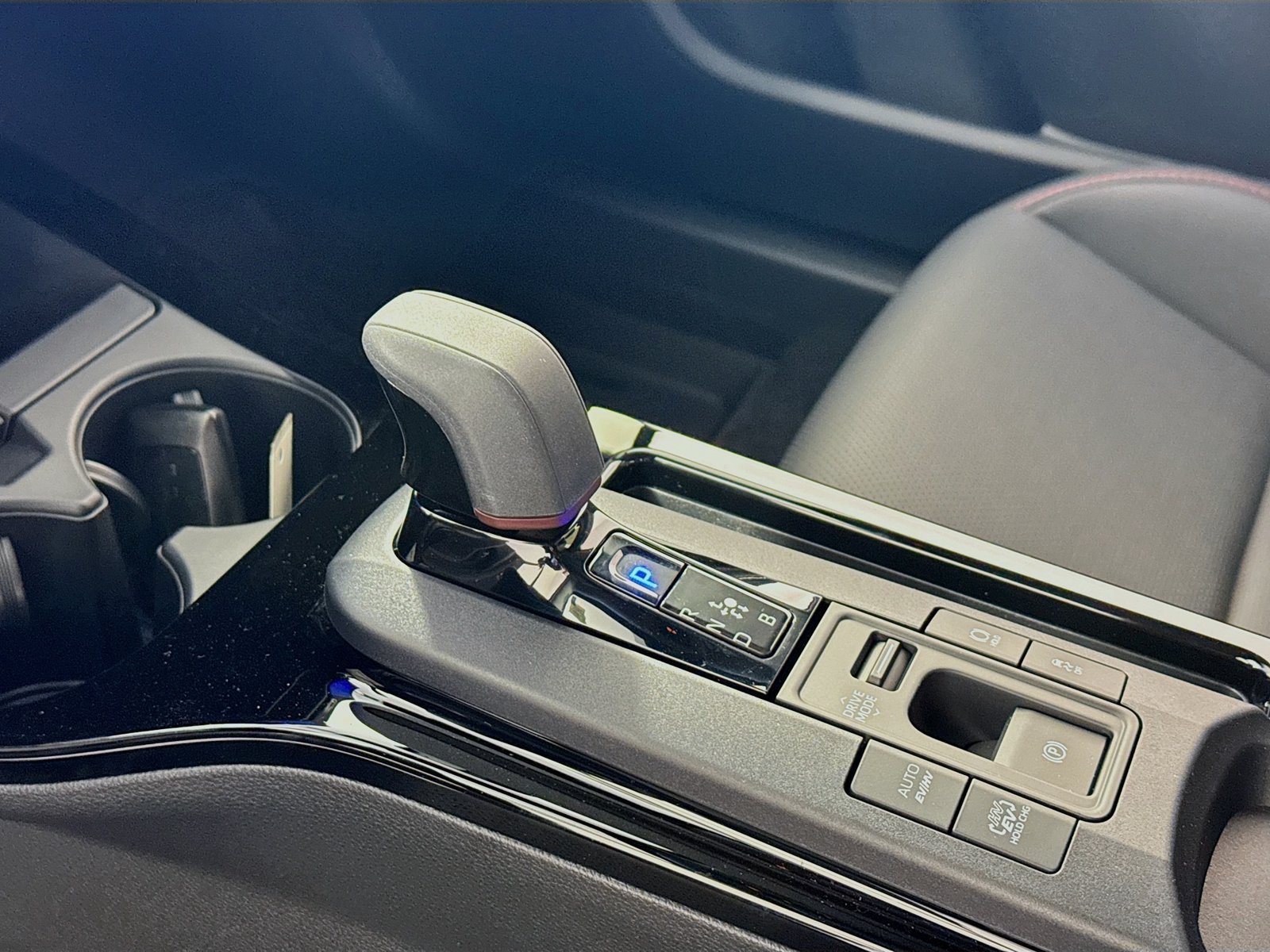 Used 2025 Toyota Prius Plug-In Hybrid FWD image 9