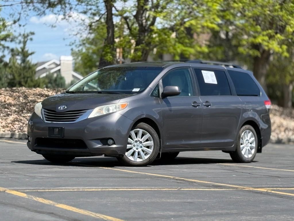 Used 2013 Toyota Sienna XLE AWD/4WD image 1