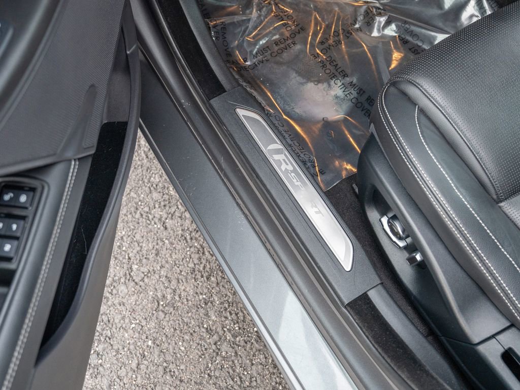 Used 2019 Jaguar XE R-Sport image 16