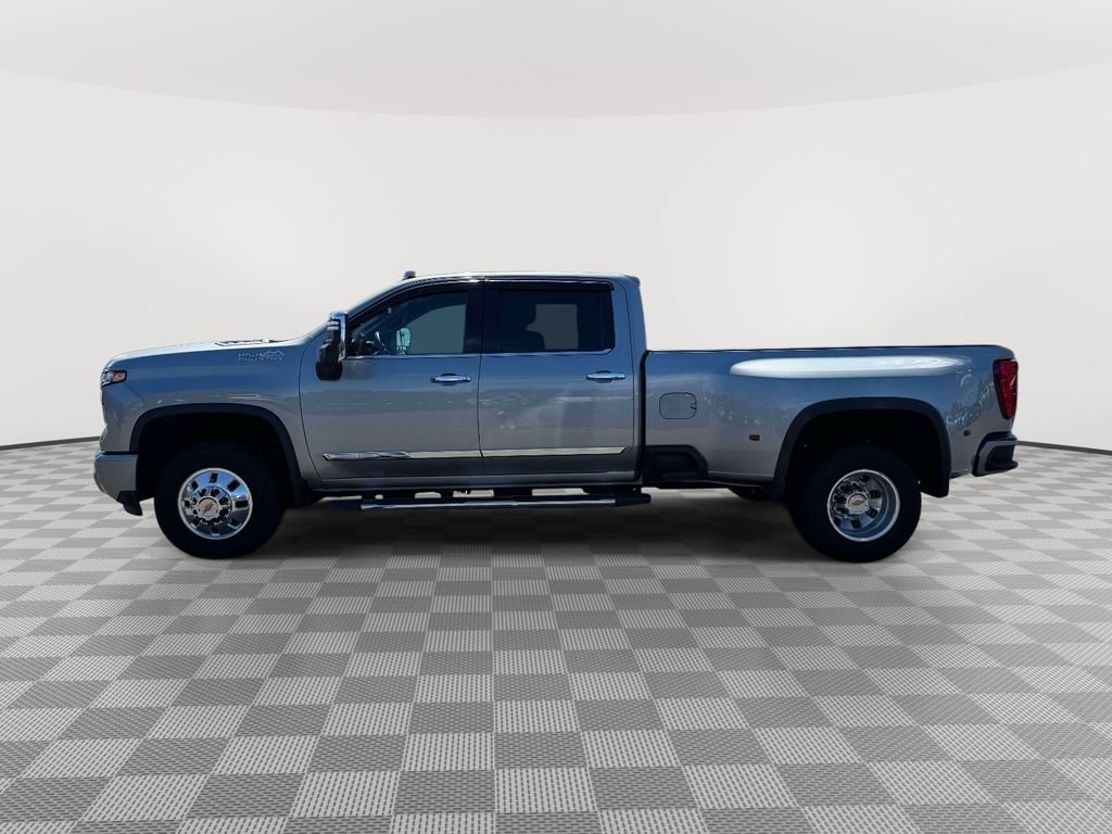 Used 2025 Chevrolet Silverado 3500 High Country AWD/4WD image 4