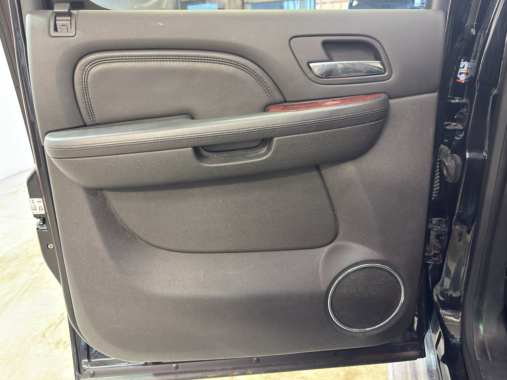 Used 2013 Cadillac Escalade ESV Luxury image 28