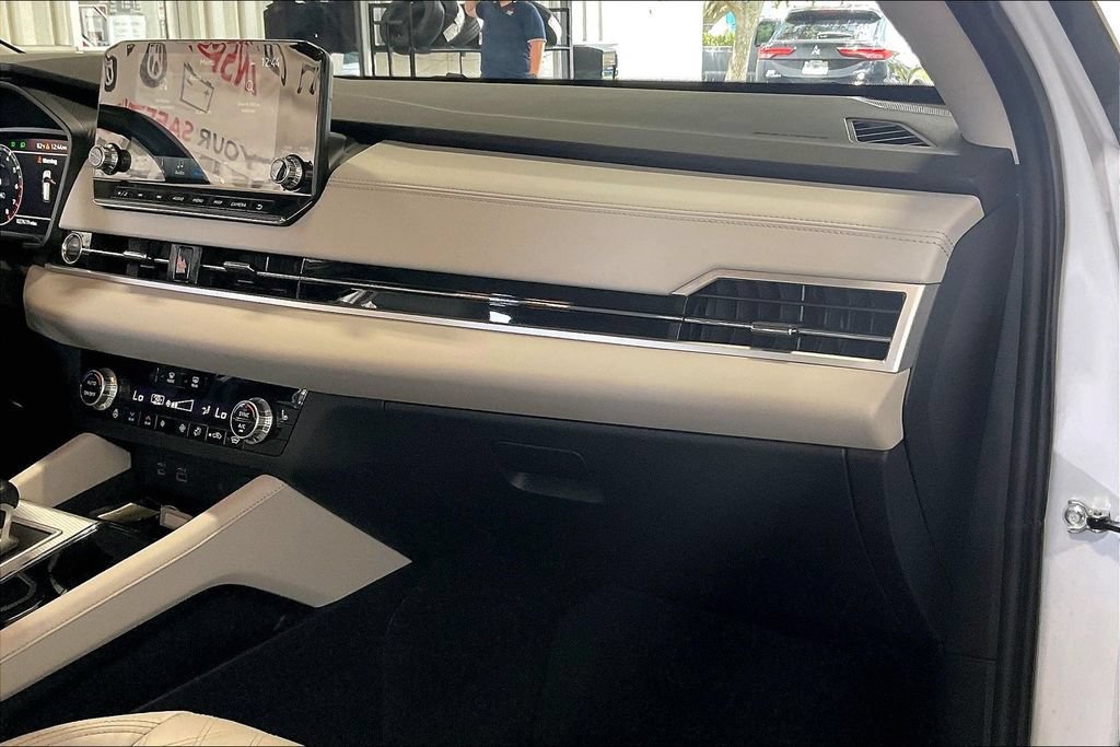 Used 2024 Mitsubishi Outlander SEL AWD/4WD image 23