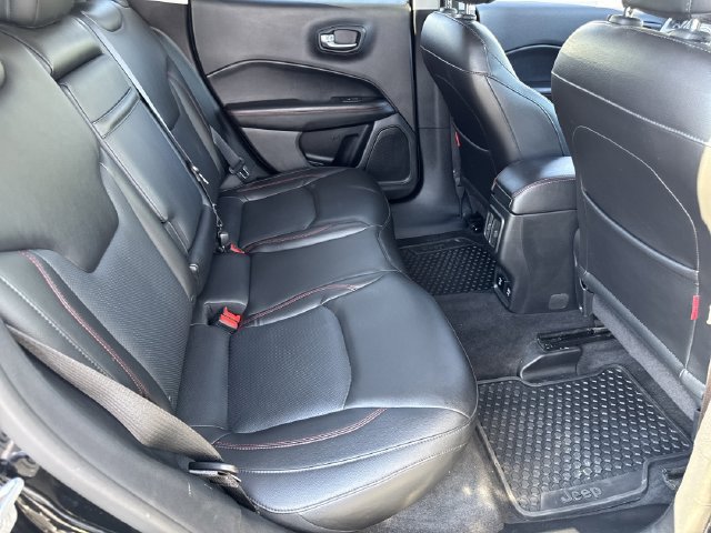 Used 2018 Jeep Compass Trailhawk w/ Leather Interior Group AWD/4WD image 22