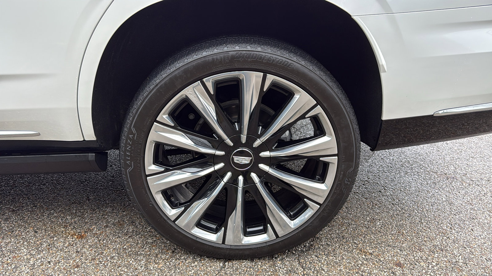 Used 2025 Cadillac Escalade Premium Luxury Platinum image 32