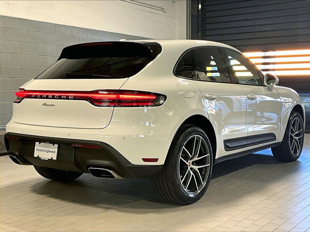 Used 2025 Porsche Macan AWD/4WD image 17