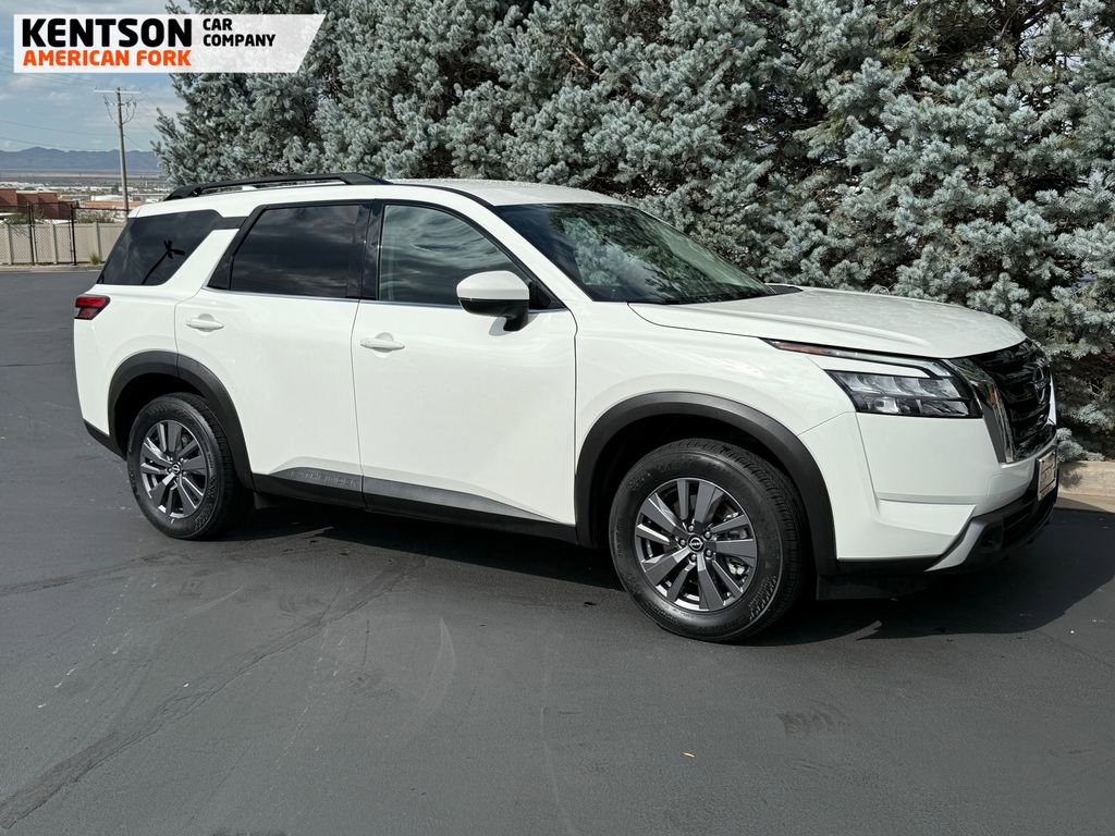 Used 2025 Nissan Pathfinder SV image 12
