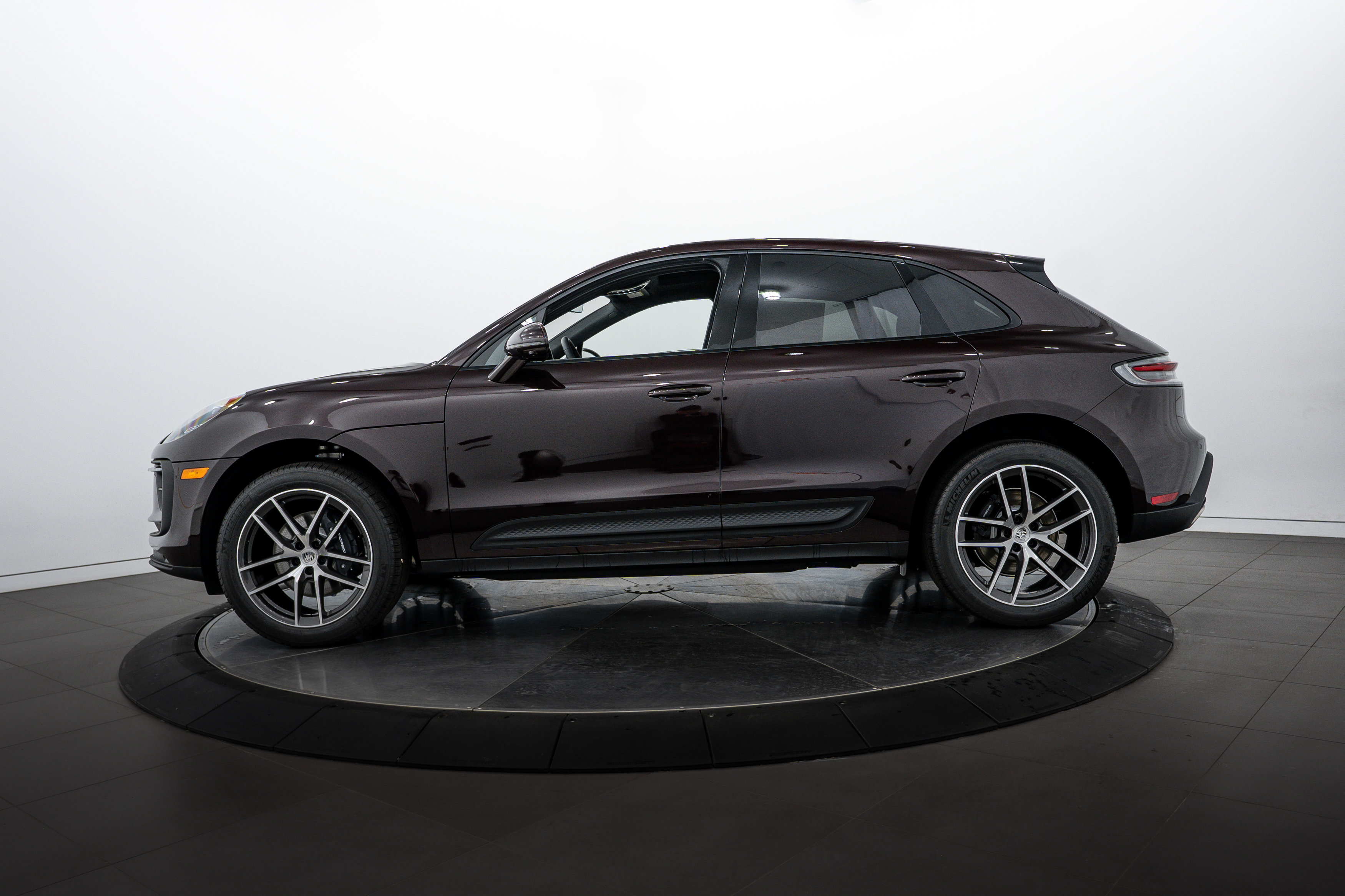 New 2026 Porsche Macan image 2