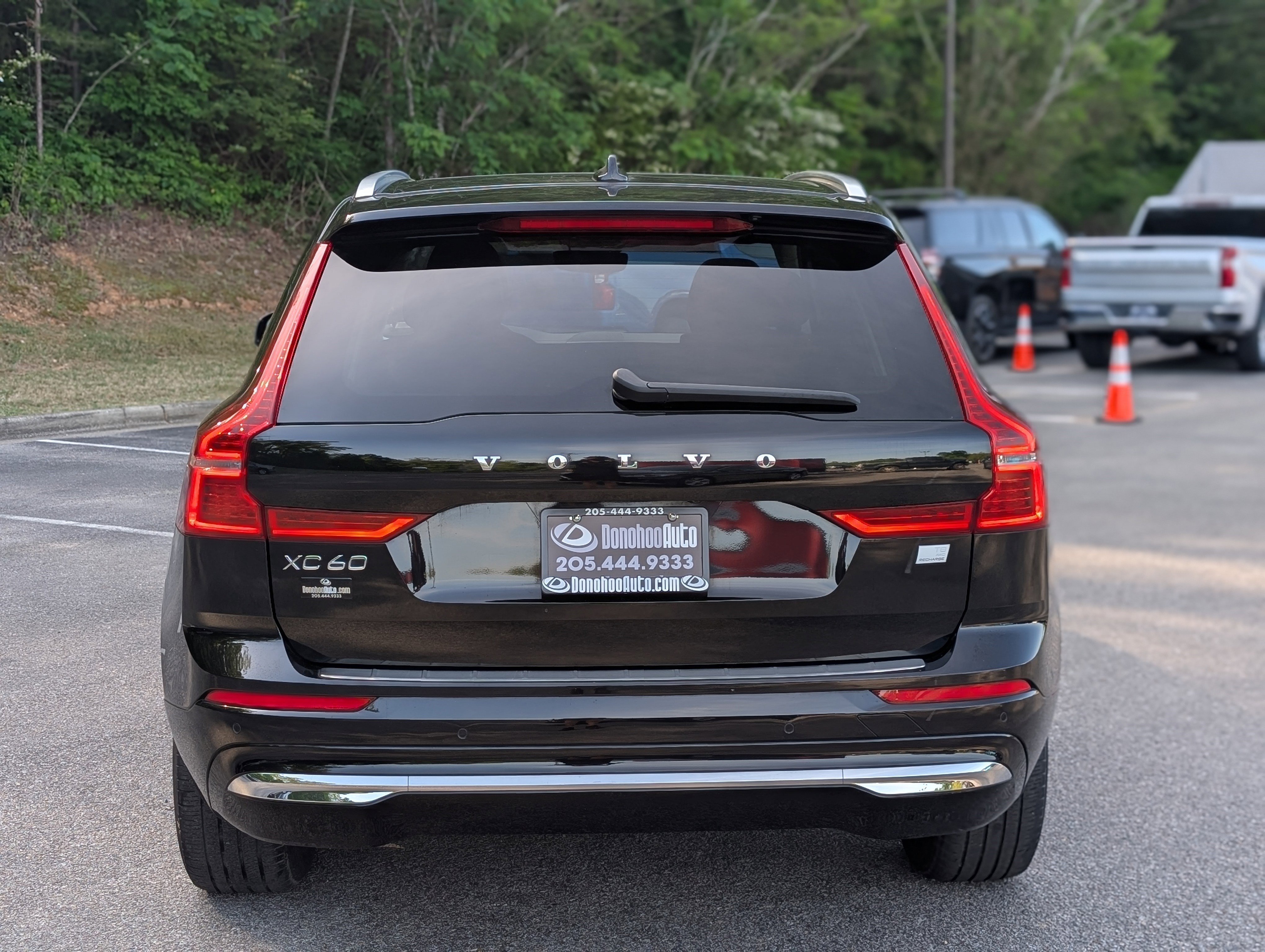 Used 2023 Volvo XC60 T8 Core image 8