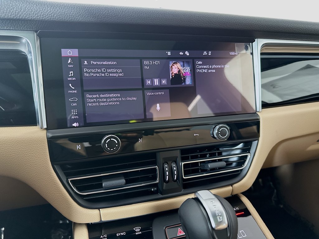 Certified 2026 Porsche Macan AWD/4WD image 15