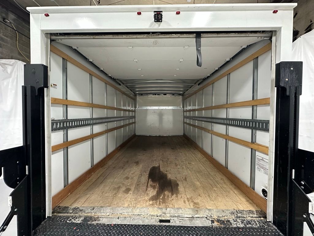 Used 2024 Ford E-350 and Econoline 350 Super Duty image 37