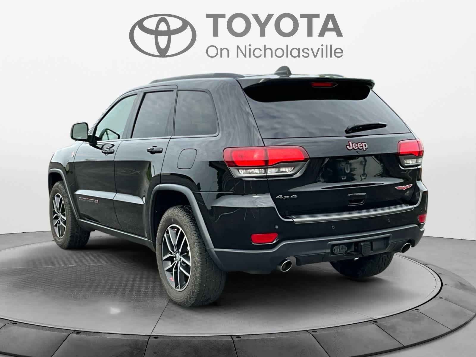 Used 2017 Jeep Grand Cherokee Trailhawk AWD/4WD image 3