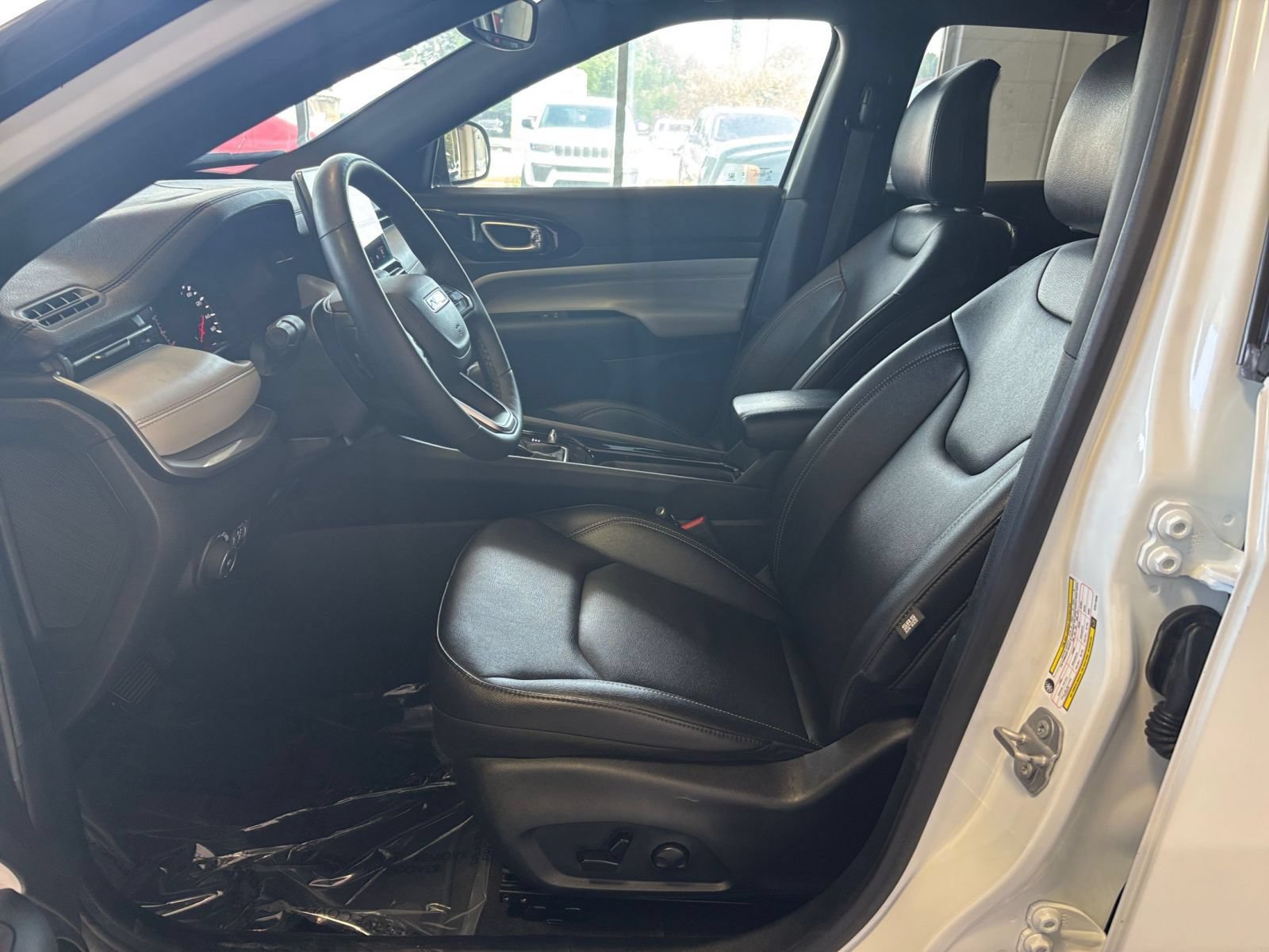 Used 2025 Jeep Compass Limited AWD/4WD image 28