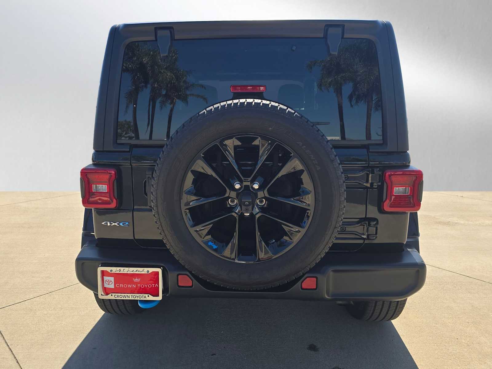 Used 2022 Jeep Wrangler Unlimited Sahara AWD/4WD image 4
