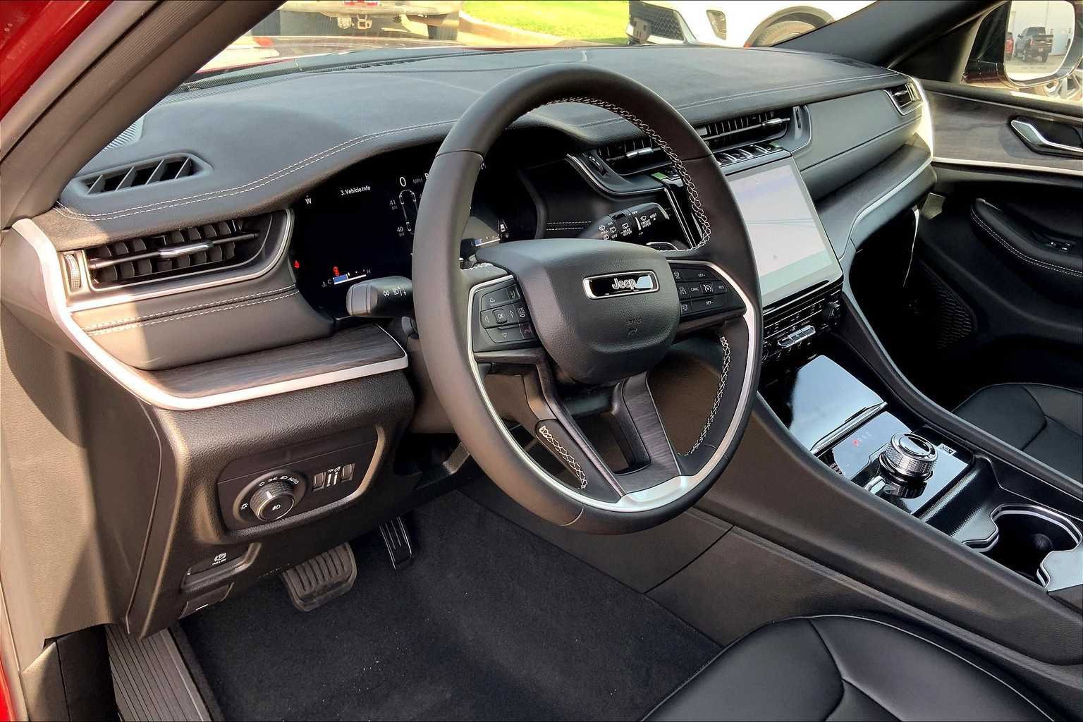 New 2025 Jeep Grand Cherokee L Limited w/ Black Appearance Package image 9