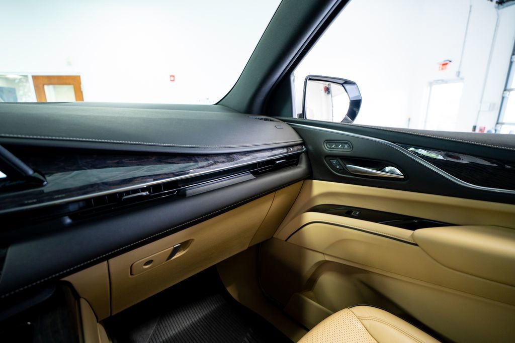 Used 2021 Cadillac Escalade Premium Luxury image 48