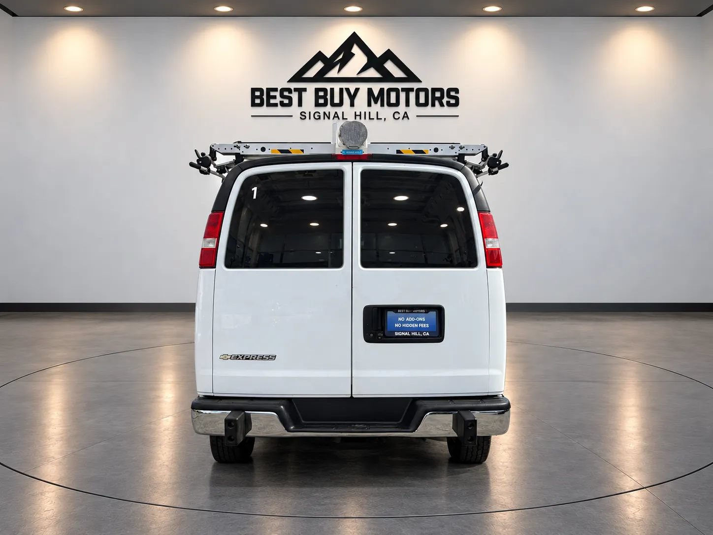 Used 2018 Chevrolet Express 2500 w/ Driver Convenience Package RWD image 7