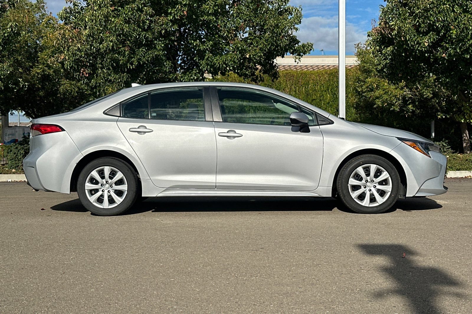 Used 2024 Toyota Corolla LE FWD image 3