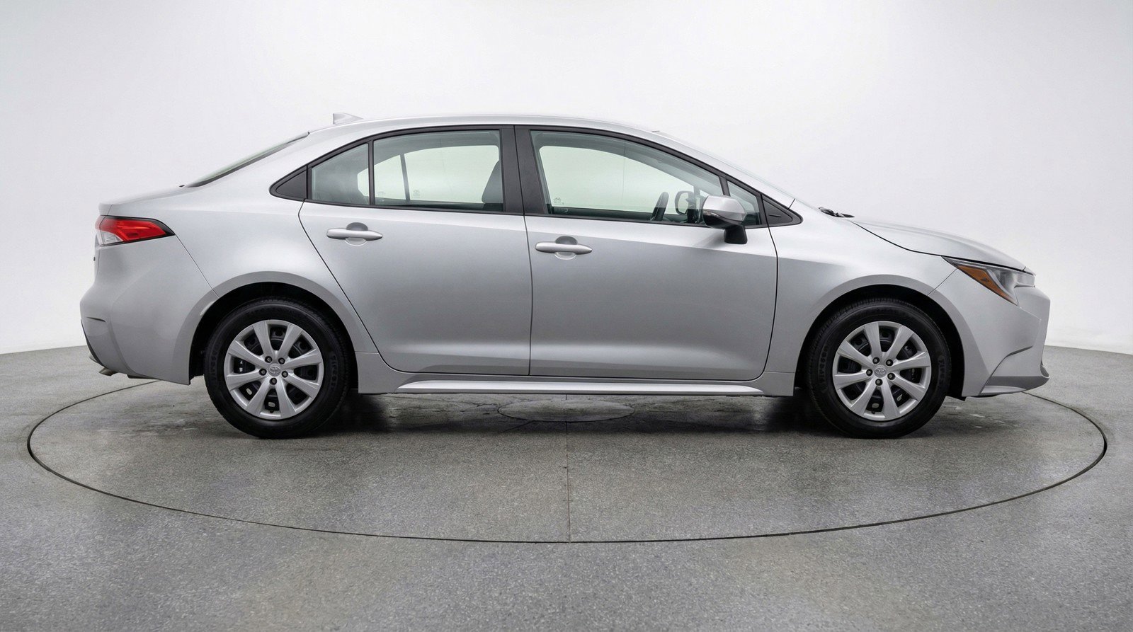 Used 2025 Toyota Corolla LE FWD image 11