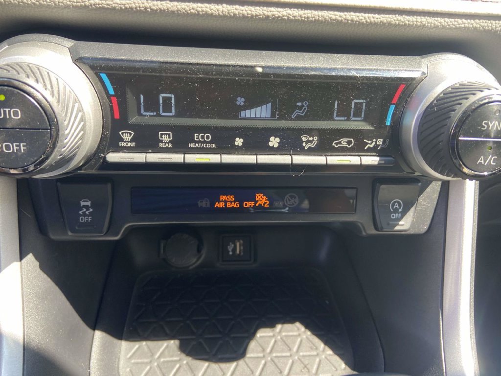 Used 2025 Toyota RAV4 XLE Premium FWD image 25