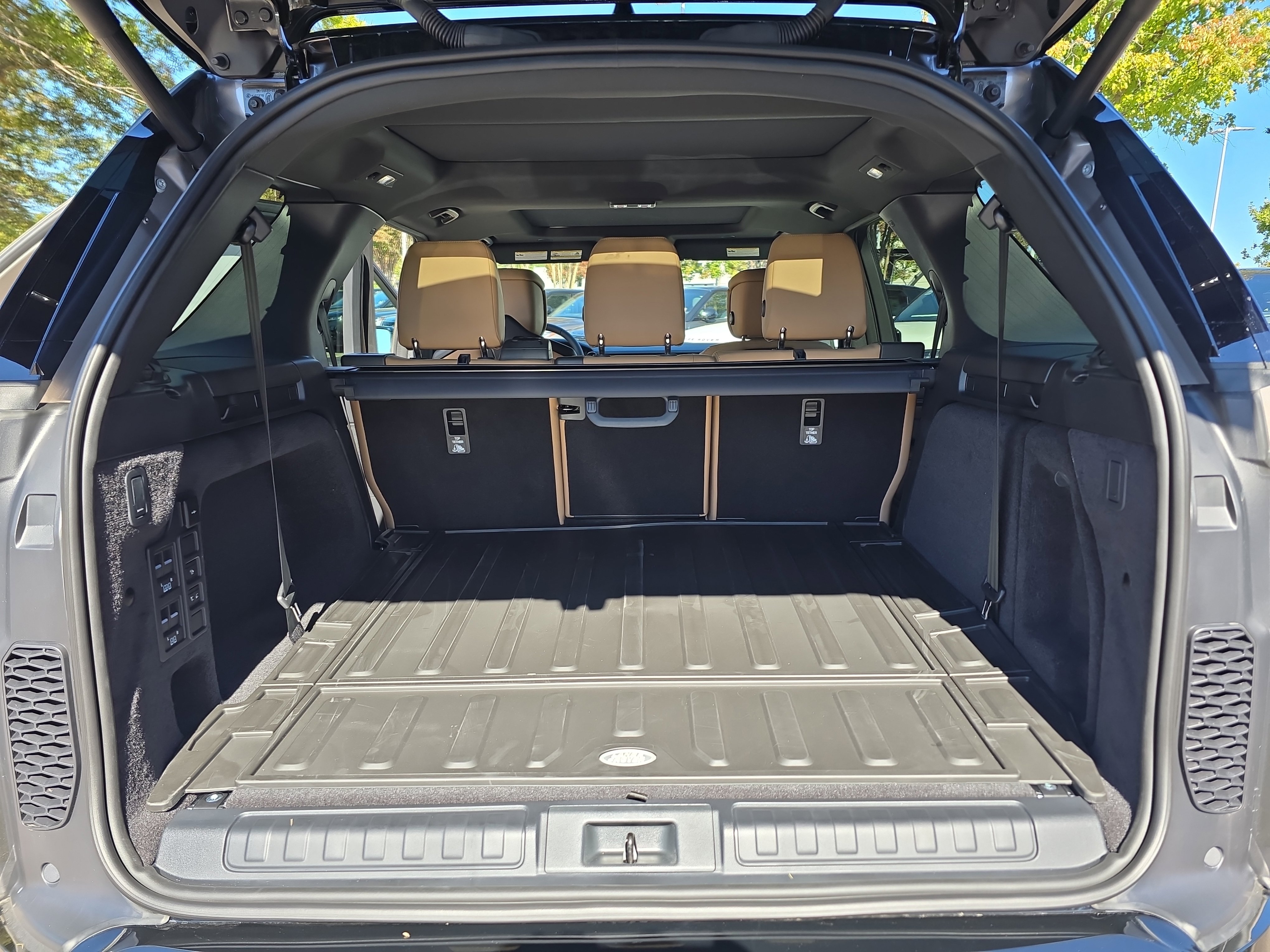 New 2026 Land Rover Discovery Dynamic SE image 12