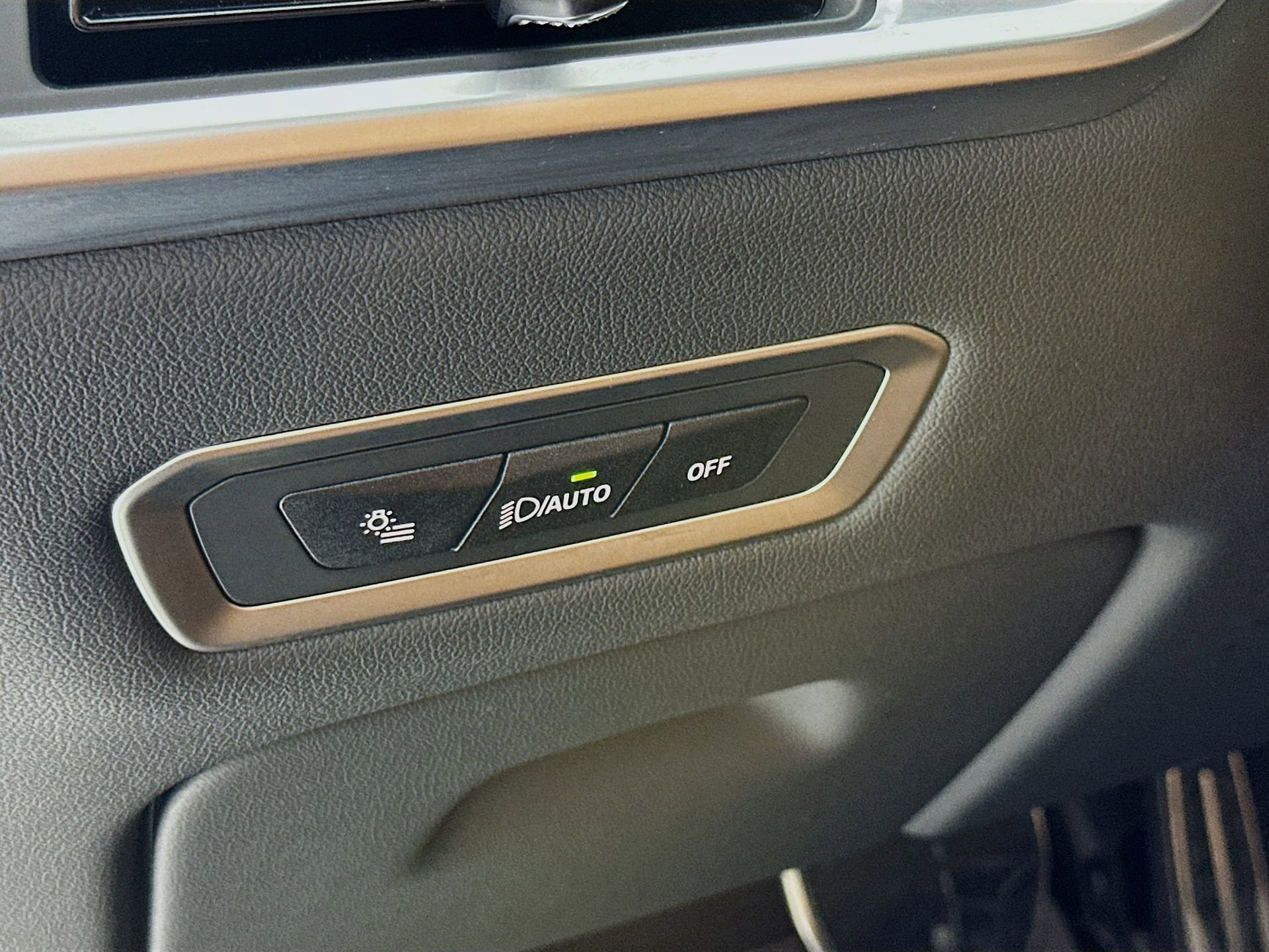 Used 2024 BMW X7 xDrive40i w/ M Sport Package image 11