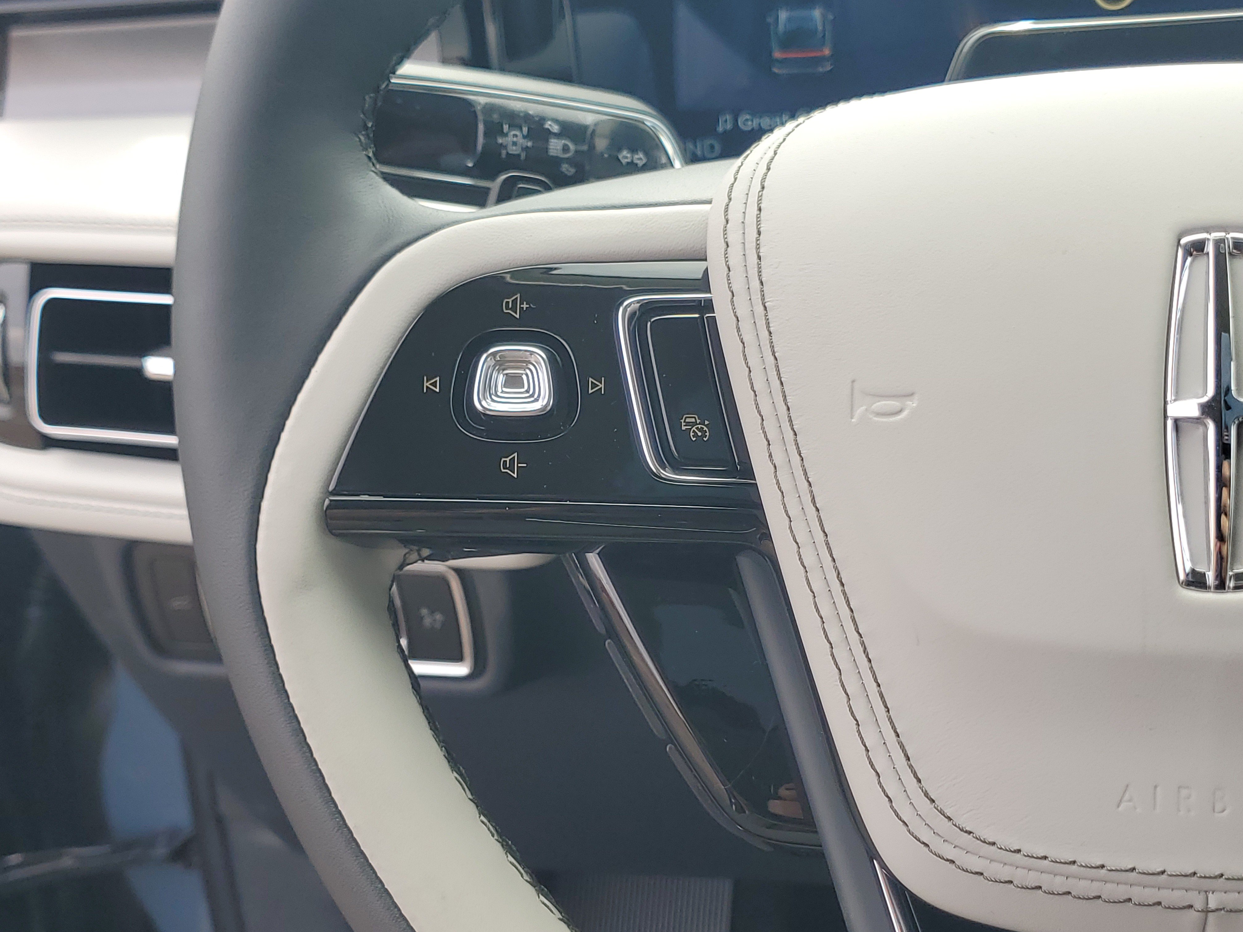 New 2026 Lincoln Aviator AWD image 16