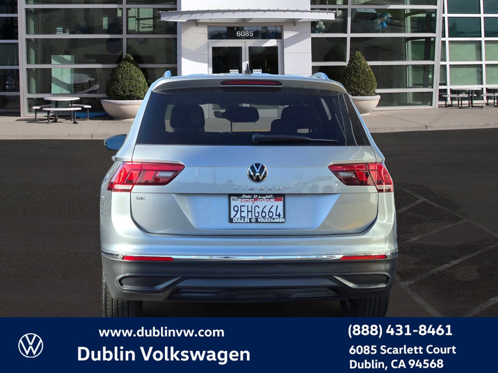Certified 2022 Volkswagen Tiguan SE w/ Panoramic Sunroof Package image 5
