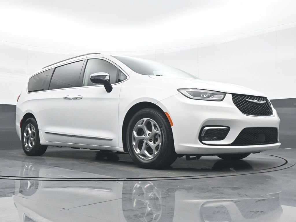 Used 2023 Chrysler Pacifica Limited image 33