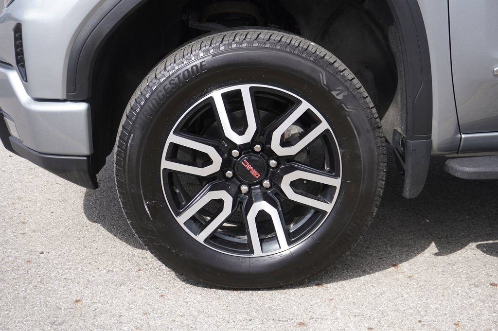 Used 2024 GMC Sierra 1500 AT4 w/ Technology Package AWD/4WD image 10