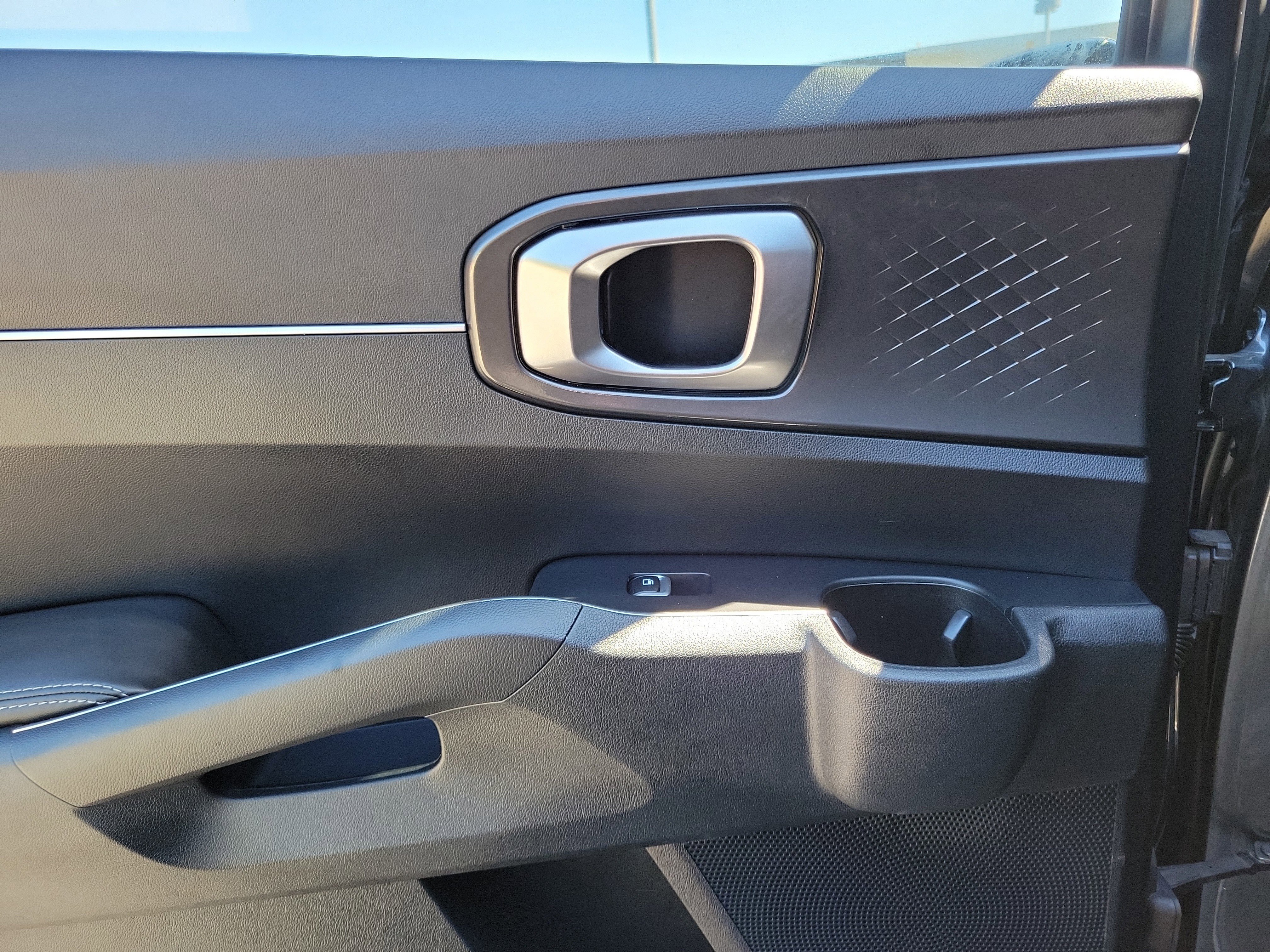 Used 2023 Kia Sorento LX image 12