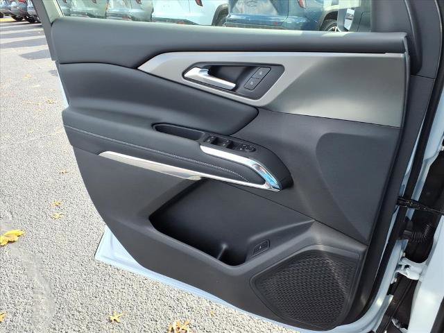 New 2026 Chevrolet Traverse LT image 9