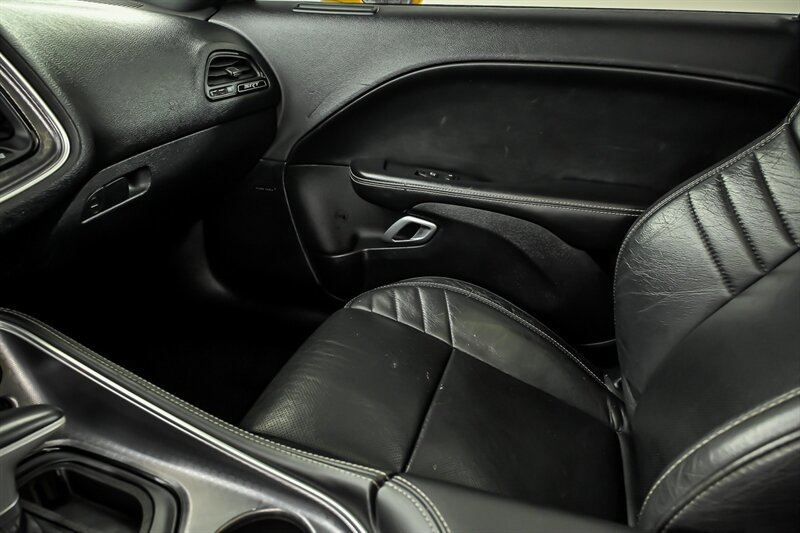 Used 2017 Dodge Challenger SRT RWD image 27